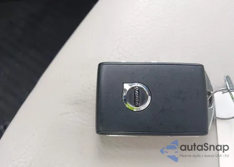 2023 Volvo Xc60 B5 Plus Bright Theme z USA, uszkodzony, nr VIN YV4L12RE4P1261427